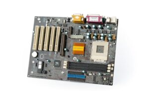Odkryj najlepsze porównywarki płyt głównych do komputera – przewodnik po rynku