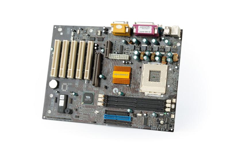 Odkryj najlepsze porównywarki płyt głównych do komputera – przewodnik po rynku