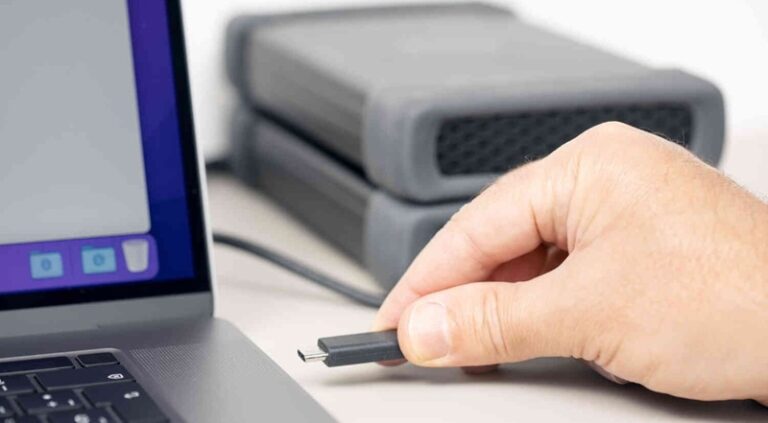 Pendrive przestał działać: odzyskaj dane z uszkodzonego nośnika USB