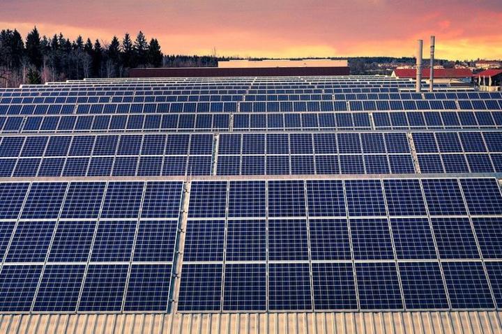 Zalety paneli słonecznych do ładowania akumulatorów – odkryj praktyczne porady dla każdego